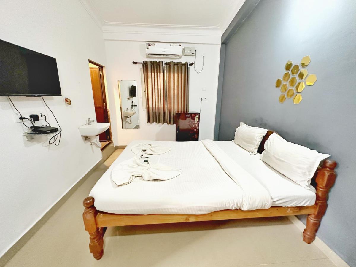 Candolim Glitter Sand Exterior foto
